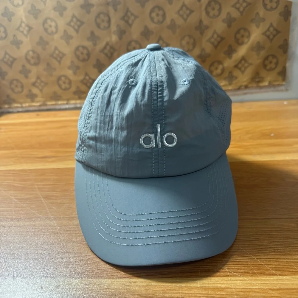 ALO Yoga gray lightweight logo baseball cap